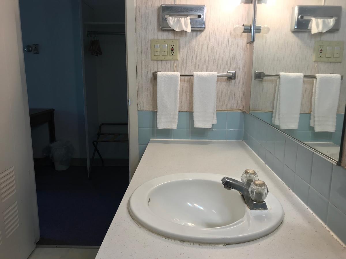 Allenwood Motel Allentown Bagian luar foto